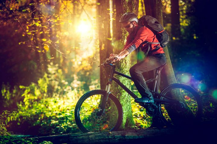 Immagine rappresentativa persona in mountain bike